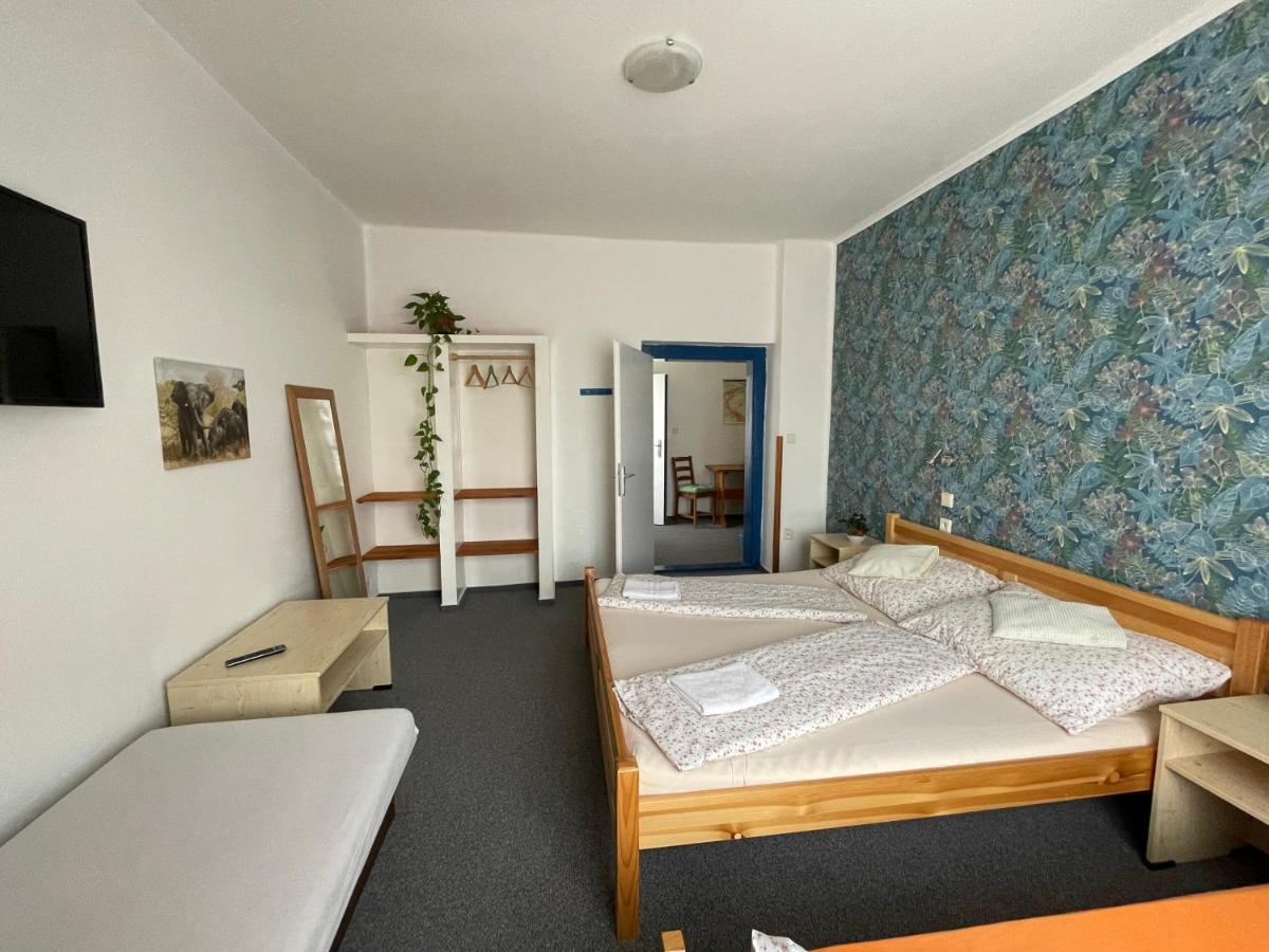 Penzion Slunecnice Dvur Kralove nad Labem Exterior photo